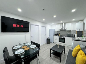 Spacious City Centre 2 Bedroom Flat with Hot Tub